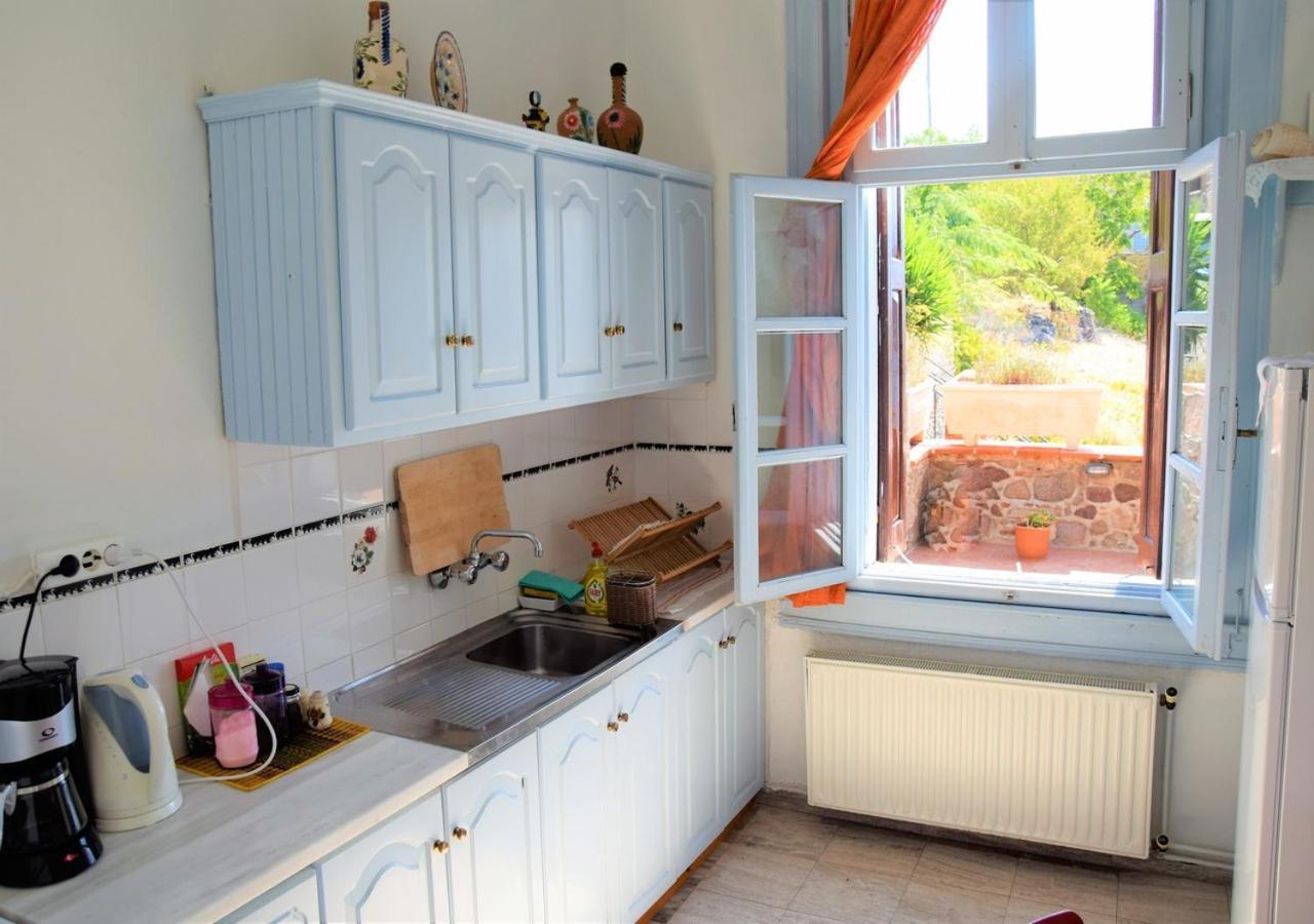 Annie Holiday home *